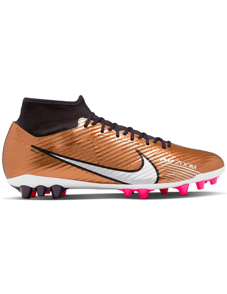 Botas 2024 nike doradas