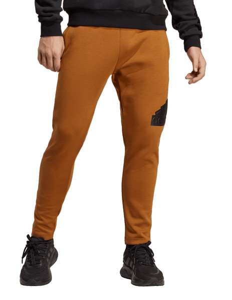 marca niebla Detector pantalón de chandal adidas hombre M FI BOS PT, marron