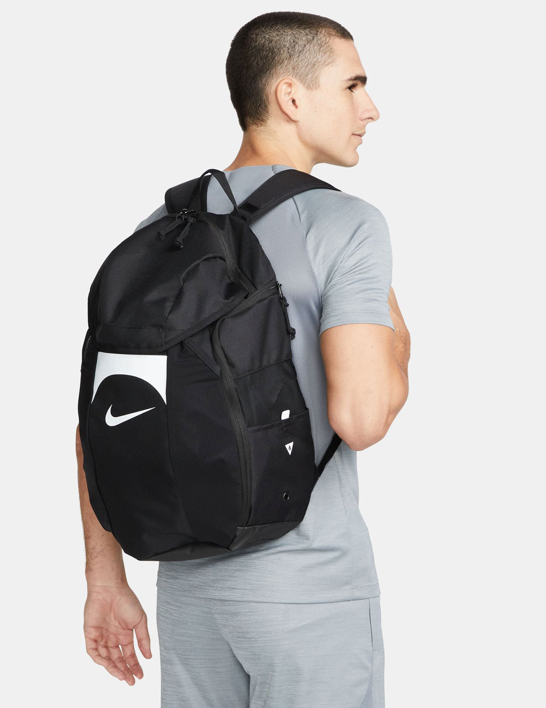 mochila nike  ACADEMY TEAM BACKPACK (30L), negro