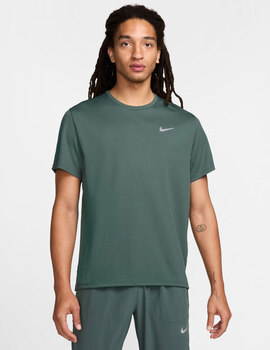 camiseta manga corta nike  MILER DRI-FIT verde