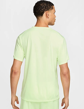 camiseta técnica nike manga corta hombre  MILER verde