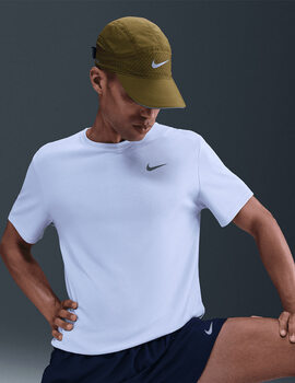 camiseta manga corta técnica nike MILER gris claro