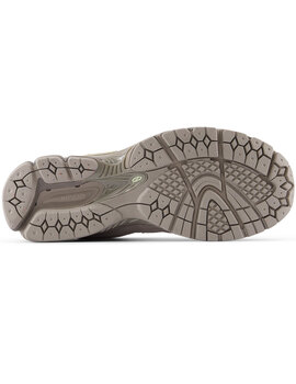 zapatilla New Balance hombre 2002R, marrón