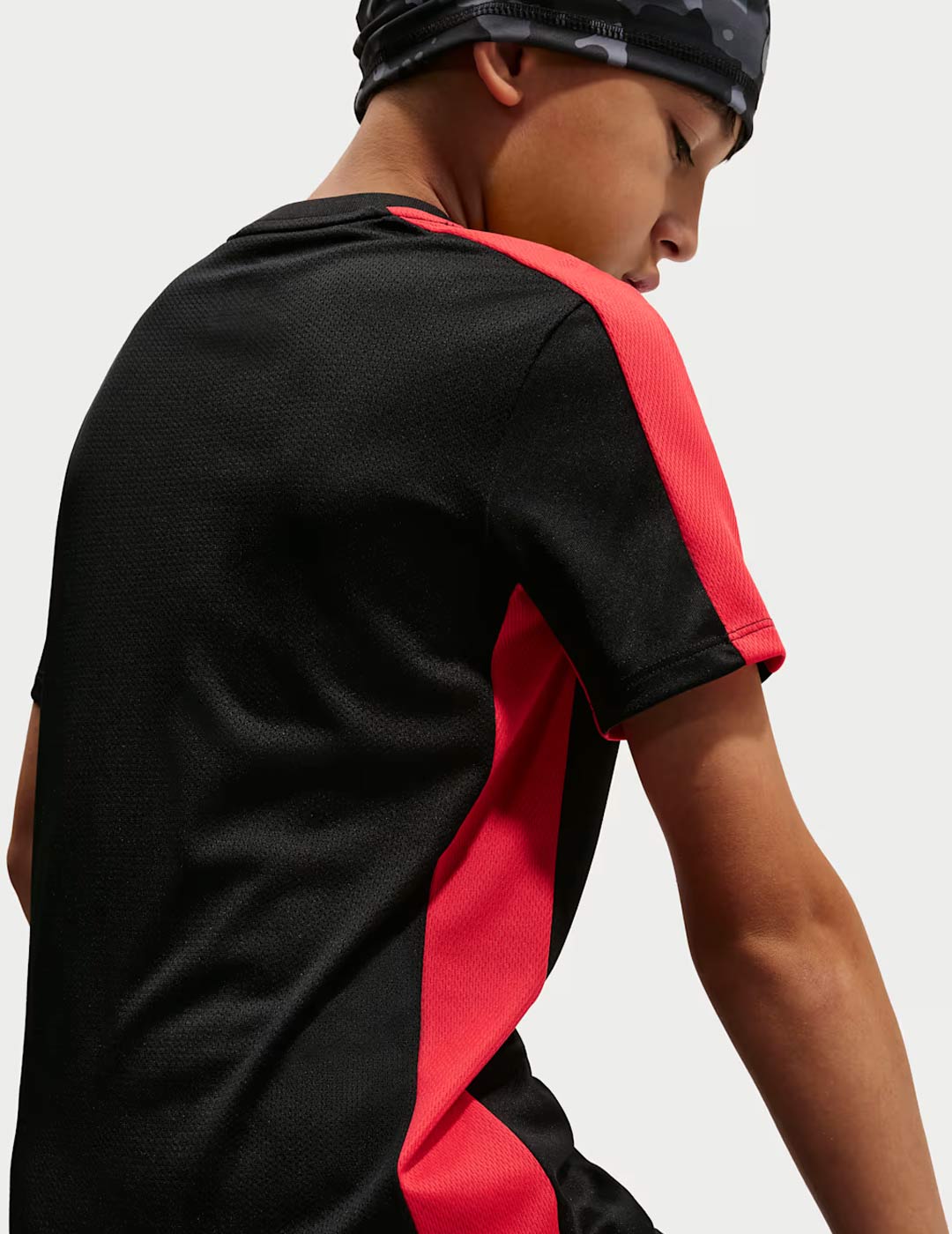 camiseta manga corta nike junior negro/rojo