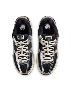 zapatilla hombre nike  ZOOM VOMERO 5, gris
