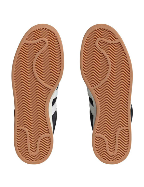 Gallery 1791268126231 hq8708 4 footwear photography bottom view white